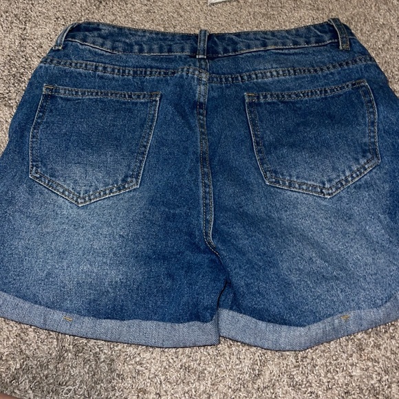 Denim short - Picture 2 of 3